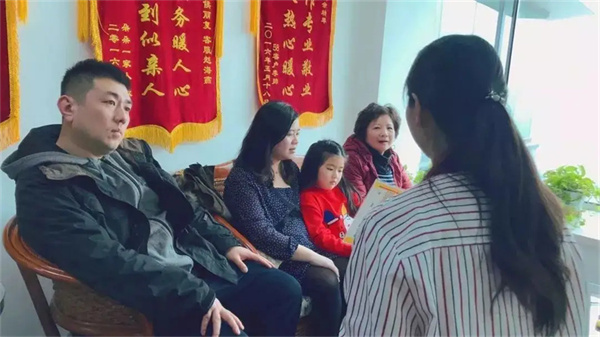 孩子只认妈妈怎么办 - 育婴师面试技巧攻略！(图1)